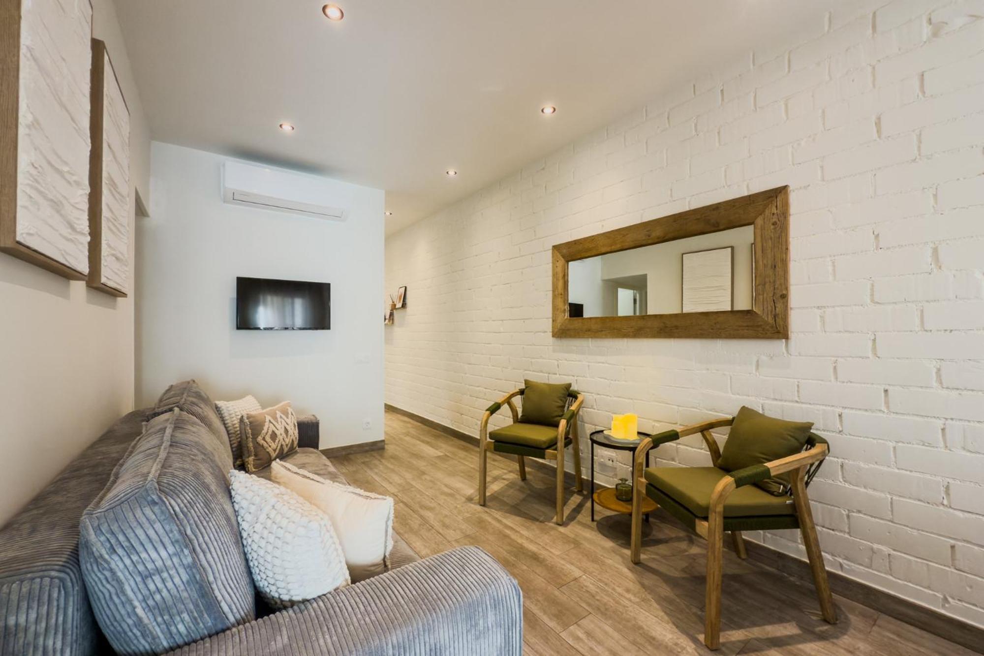 Novus Homes Barcelona Santa Eulalia L'Hospitalet de Llobregat Extérieur photo